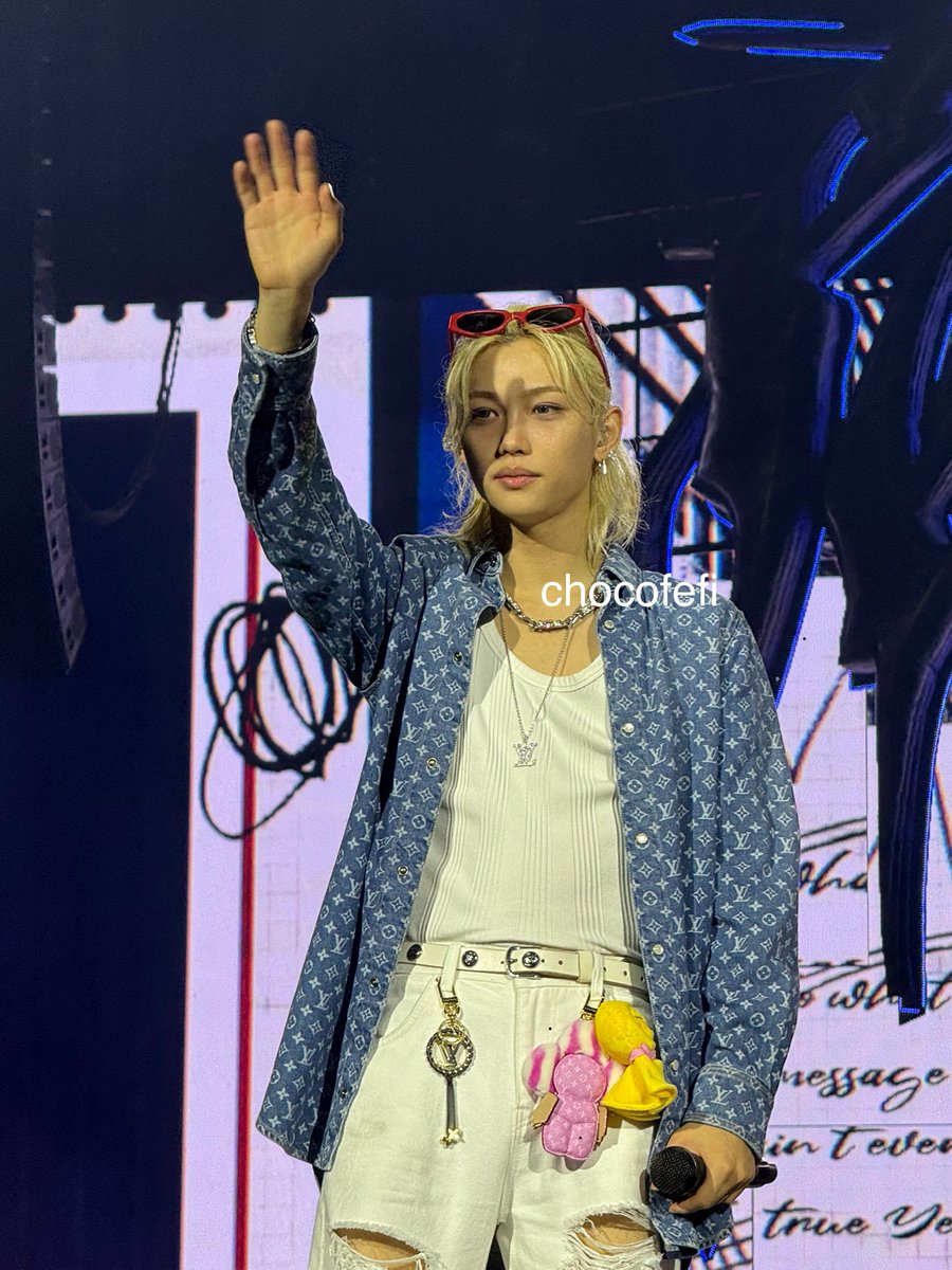 chocofefi's tweet image. my barbie princess fefi he looked SO beautiful i couldnβt stop taking pictures of him and filming him ππ©·π©΅ #dominATE_Paris #StrayKids #Felix