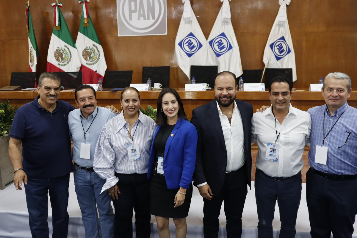 Bonifacio Herrera (@bonifacioamigo) on Twitter photo Muy contento de acompañar a mi amigo <a href="/mario14sm/">Mario Salazar Madera</a> en su toma de protesta como presidente del <a href="/CDEPANDurango/">PAN Durango</a> .
Con él y <a href="/sofdr25/">Sofía Durán</a> al frente, damos continuidad a una etapa de unidad, cercanía y compromiso con la gente.
¡Vamos por un partido <a href="/AccionNacional/">Acción Nacional</a> más fuerte y unido! 💙 Muy contento de acompañar a mi amigo <a href="/mario14sm/">Mario Salazar Madera</a> en su toma de protesta como presidente del <a href="/CDEPANDurango/">PAN Durango</a> .
Con él y <a href="/sofdr25/">Sofía Durán</a> al frente, damos continuidad a una etapa de unidad, cercanía y compromiso con la gente.
¡Vamos por un partido <a href="/AccionNacional/">Acción Nacional</a> más fuerte y unido! 💙