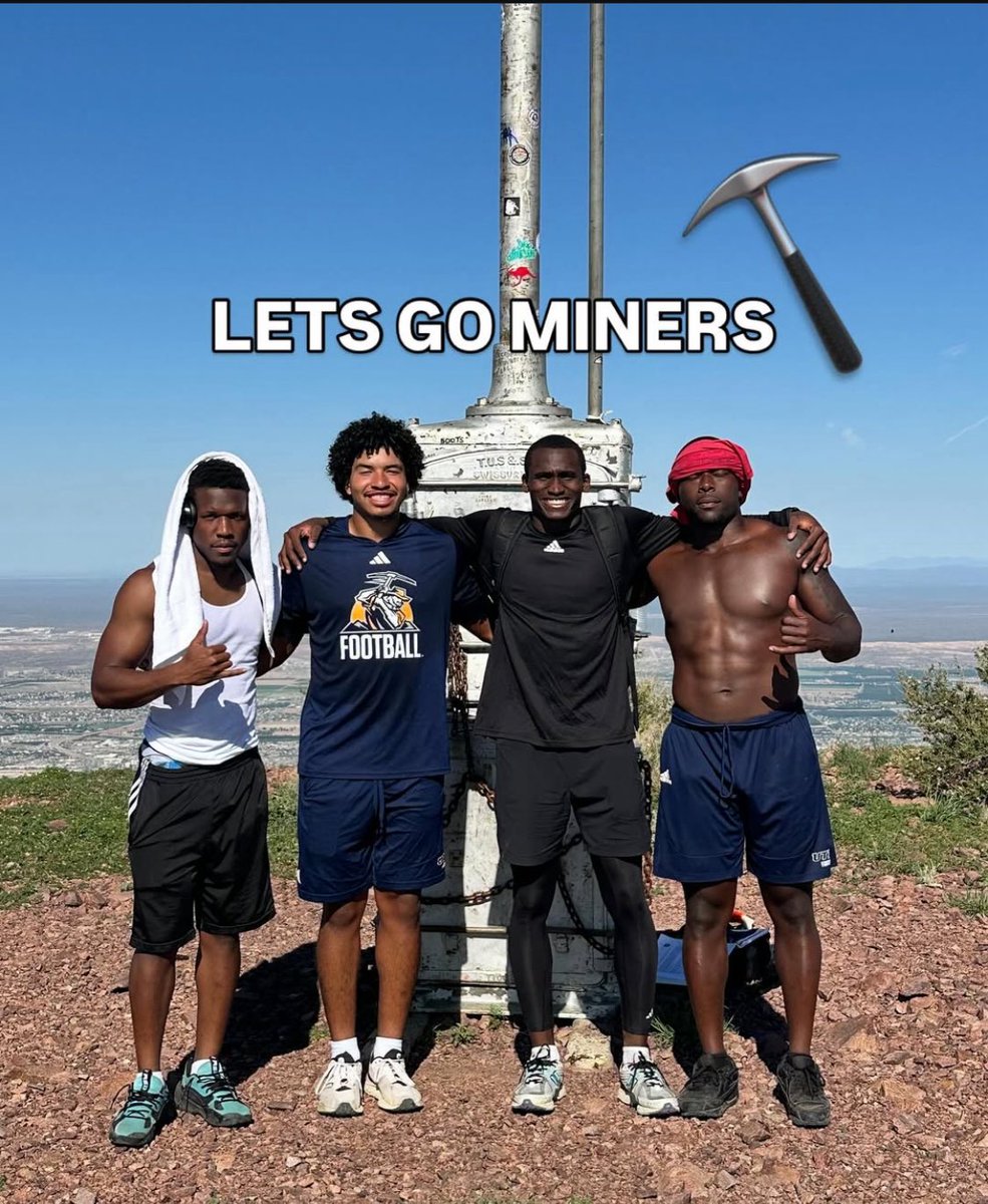 Therealkillbil3's tweet image. Grateful to hang around another UTEP LEGEND 🤙🏾 Paul smith and learn about miner ways and what it takes to be successful and hung out with my teammates,Shay,Josh,block😤
#utep #Football #minerway