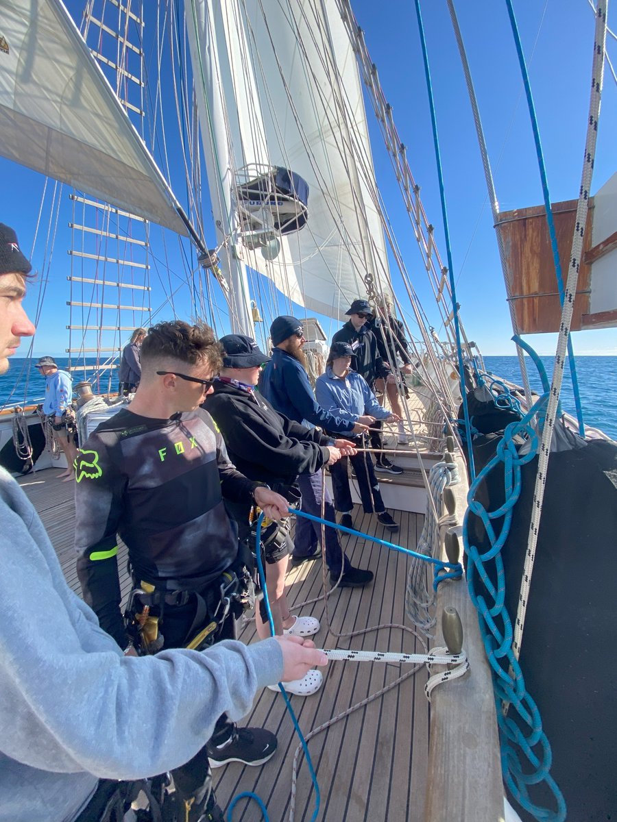 YoungEndeavour1's tweet image. ⚓Captain's Log V13/25 - Day 03
"Day 3 sees the ship in building winds & seas but nothing we can’t handle! With shelter promised in the lee of Dirk Hartog Island we remain close hauled and heeled over as this beautiful blue ship dances her way South across the Indian Ocean..."