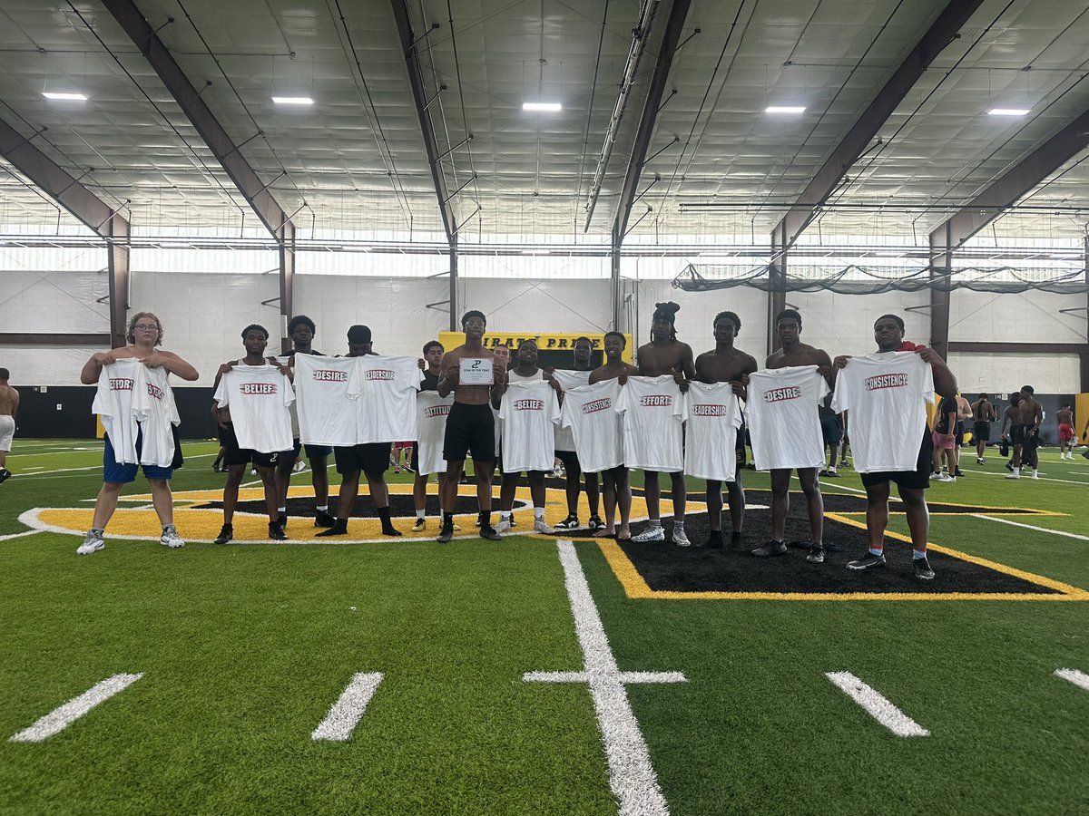 PCnowisthetime's tweet image. The Crandall Pirates finished out the summer with a great week of work!!! These men bought into the process and did it as a TEAM!!!
Excited to see these Pirates do great things in their upcoming school year!!!
S/O to our award winners and ⭐️ of the year: Kameron Mcgruder