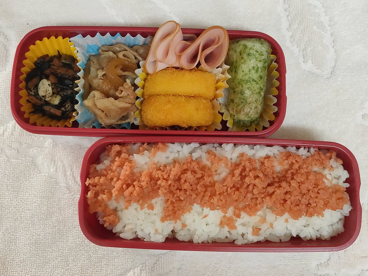 azk_0024's tweet image. おはようございます😊
今日のお弁当は豚肉を甘辛く炒めたやつ😅💦

今日もお買い物に行かねば️☀️.°
溶けるかも😇

#お弁当記録