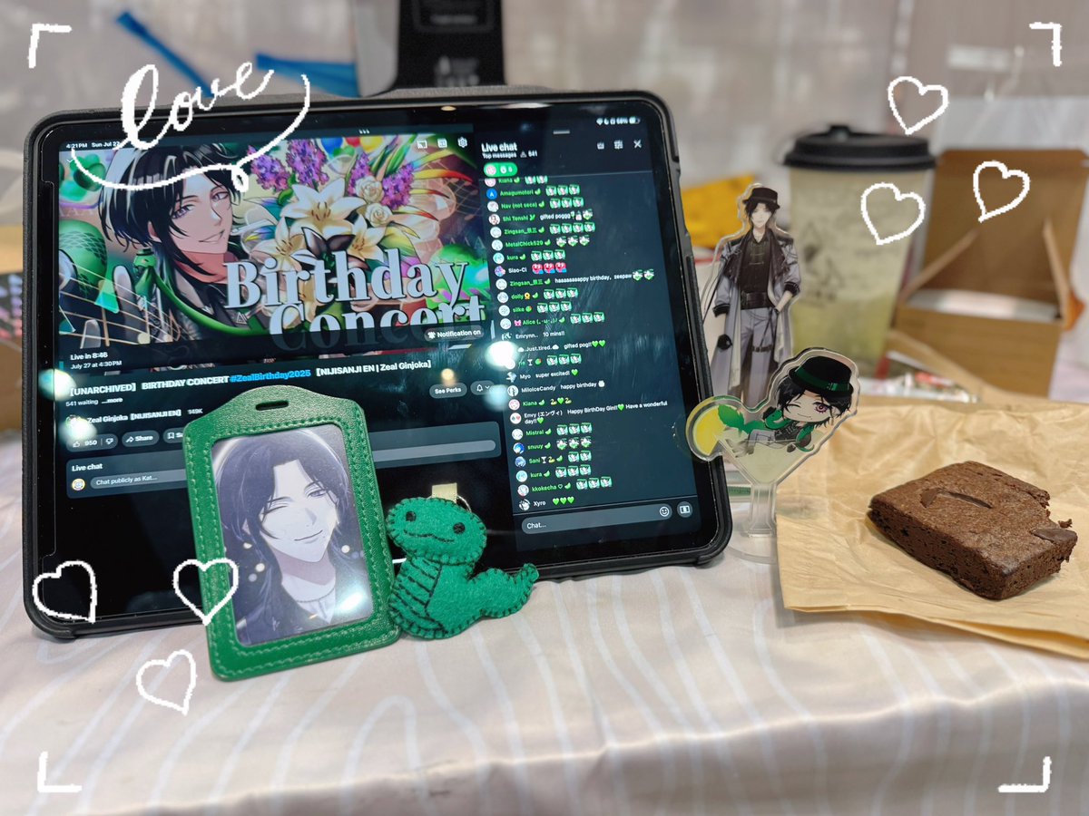 KatVanKit's tweet image. My at-con #zealginjoka Birthday Concert watchalong setup
Sorry to anyone that comes to my table at this time and possibly sees me locked-in and crying 🥹
