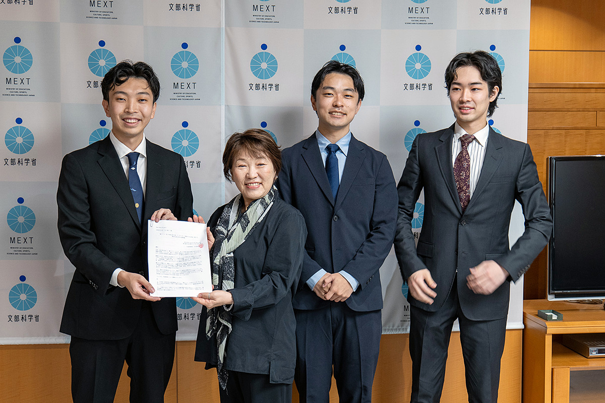 EdTech_for_Kids's tweet image. Classroom Adventureが文部科学大臣に陳情、若者を取り巻くインターネット環境の安全啓発を要望 edu.watch.impress.co.jp/docs/news/2034… #こどもとIT