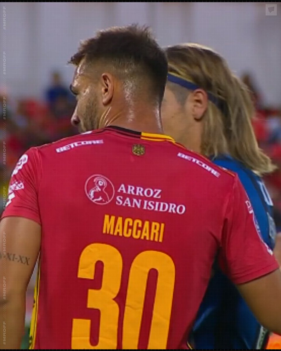 MrOFFSIDER's tweet image. El Cuenquita la pasa muy mal con IDV.
La defensa cunde en nervios.