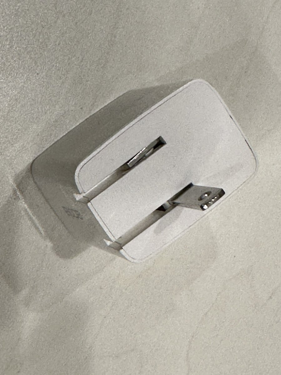 TommFPV's tweet image. 充電器のコネクタが死んだ🤣