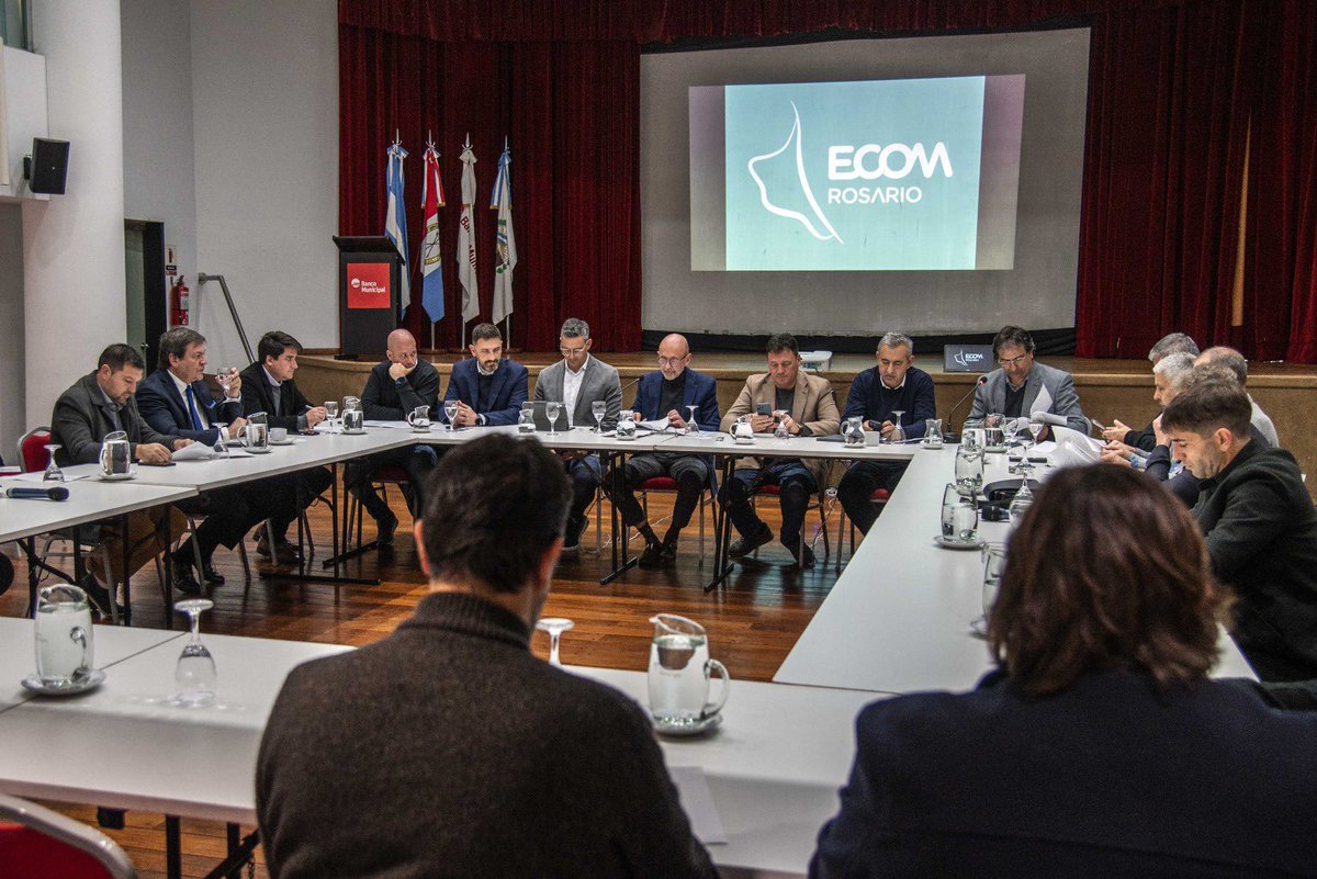 Mariano Galíndez (@galindezm3) on Twitter photo Cambio de directorio en la EPE (<a href="/epeoficial/">Noticias de EPE</a>), ausencias que dicen mucho en la reunión por autonomía en el #Ecom, un pedido a empresarios por más lobby en la Constituyente y ¿hay intereses ocultos que frenaron la obra del <a href="/AIR_Rosario/">Aeropuerto Internacional Rosario</a>? Temas del Run Run de <a href="/Rosariotres/">Rosario3.com</a> Cambio de directorio en la EPE (<a href="/epeoficial/">Noticias de EPE</a>), ausencias que dicen mucho en la reunión por autonomía en el #Ecom, un pedido a empresarios por más lobby en la Constituyente y ¿hay intereses ocultos que frenaron la obra del <a href="/AIR_Rosario/">Aeropuerto Internacional Rosario</a>? Temas del Run Run de <a href="/Rosariotres/">Rosario3.com</a>