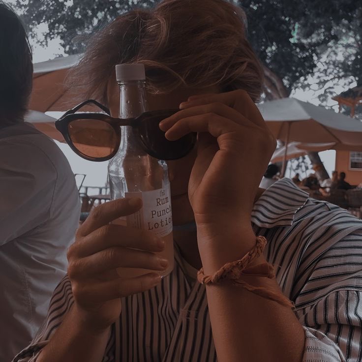 wheelsablaze's tweet image. ( he’s already been at the bar an hour or so… but despite being drunk, he’s VERY attentive, staring Hard as Pianoman plays. )
#BSDBEACHDAY25