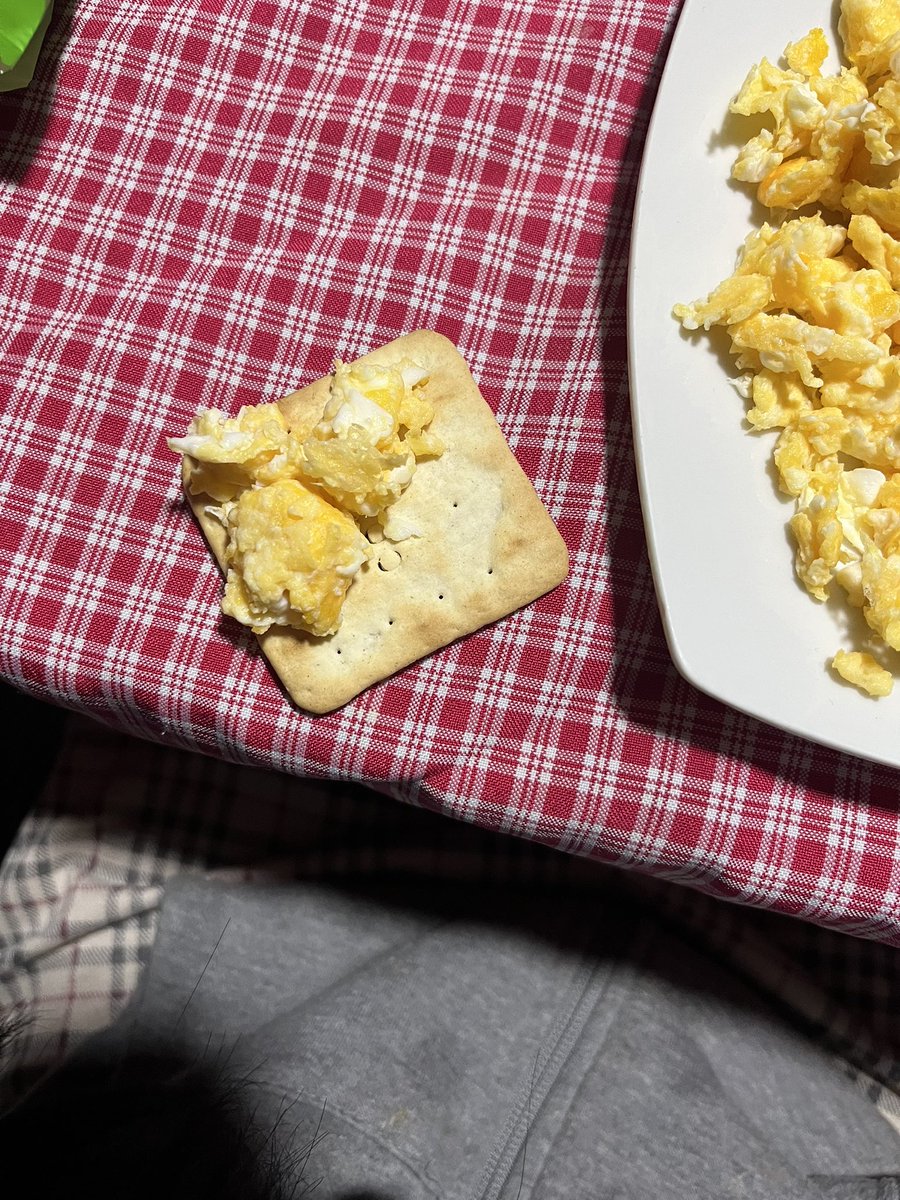 1nert3's tweet image. uevito con galletitas mhm that&apos;s what i&apos;m talking about 🤤🤤🤤🤤🤤