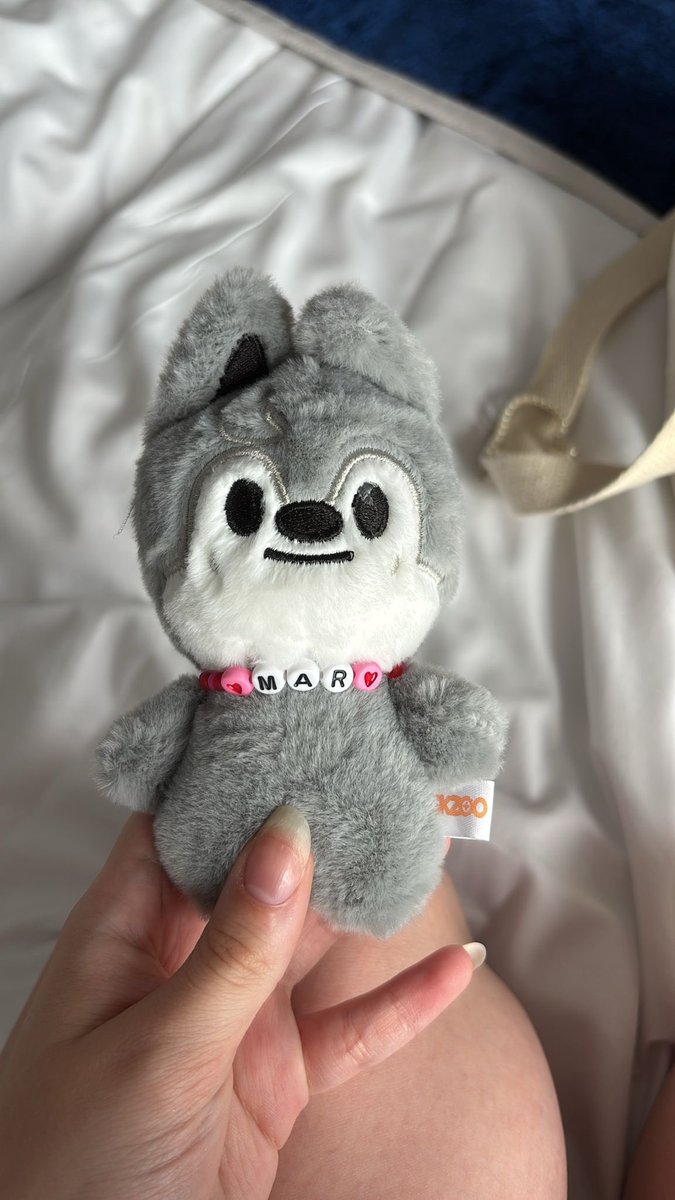 homotron98's tweet image. took wolfmar to every single show this tour since mar couldn’t come herself… forgot to bring her in amsterdam but made up for it by facetiming her during escape & cinema so it still counts . this is real friendship actually . i love her
