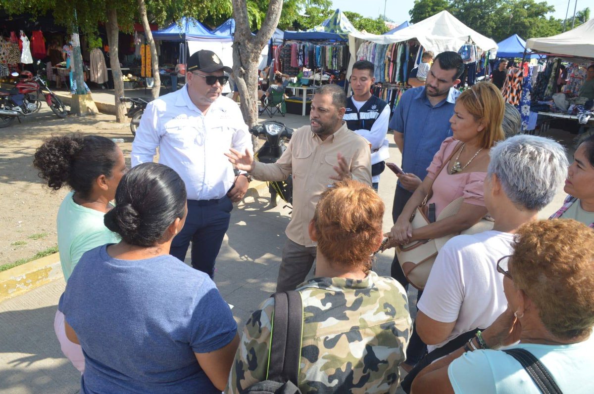 EditorMzt's tweet image. ¡Esta Mañana!
Recorren Secretario del Ayuntamiento e inspectores de Oficialía Mayor tianguis de la Juárez y Flores Magón
* Moisés Ríos Pérez señala que la finalidad es dar seguimiento a los acuerdos que tiene el Gobierno Municipal con los tianguistas #Mazatlán #Sinaloa