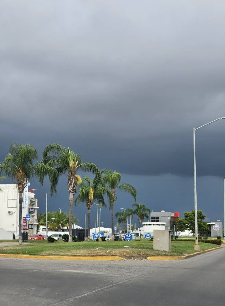 EditorMzt's tweet image. ¡HAY VIENE EL AGUA! EN MAZATLÁN 🌧️☔️⛈️!!
#Mazatlán #Lluvias #LLuvias #Lluvia #Agua