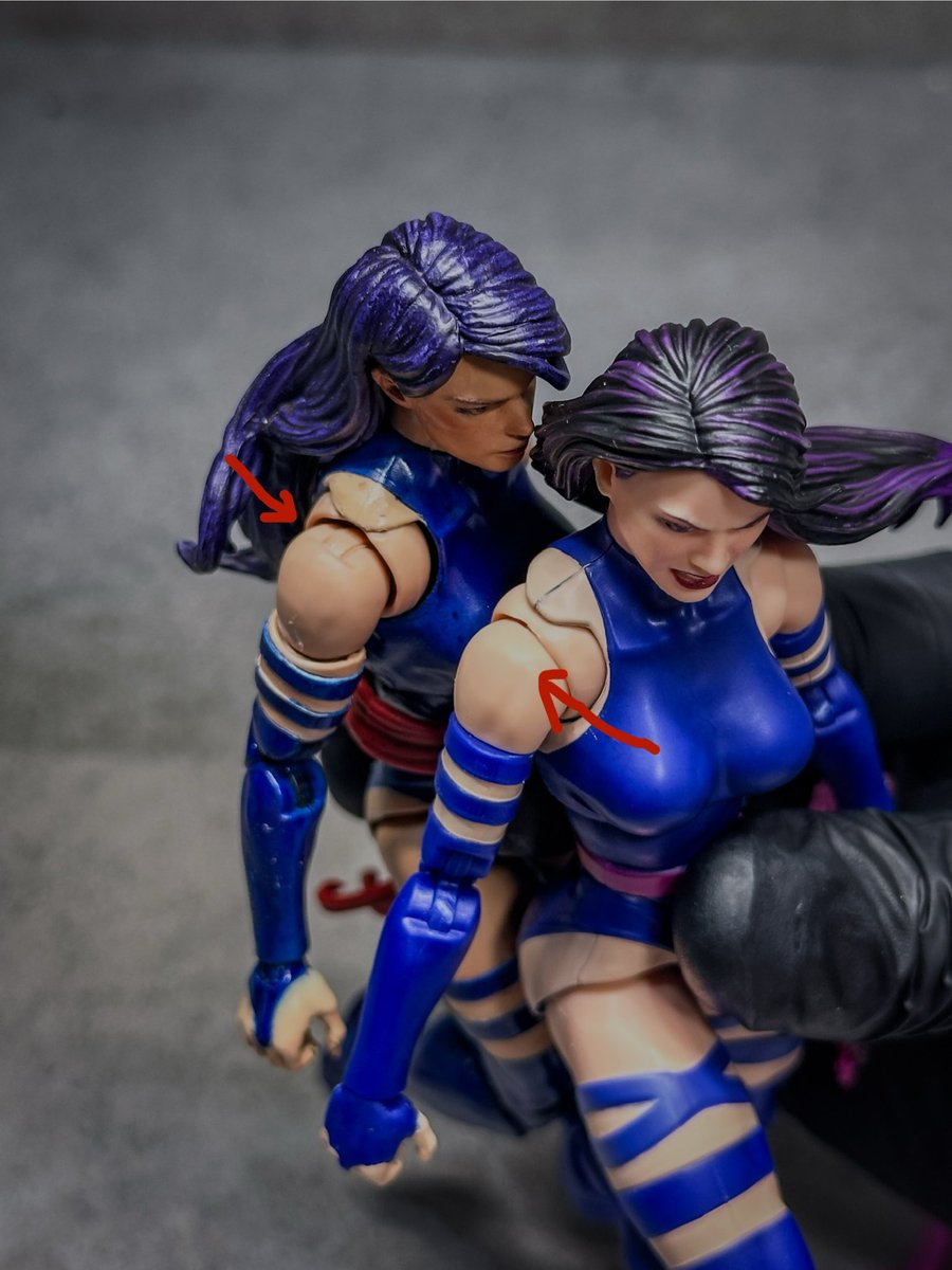 bucky_spike's tweet image. ゲーマーバースのサイロックと
ウォーバードベースのカスタムと比較してみた
肩のヒンジ部分が見えない工夫がされてるのが凄いですよこれ
地味に素体進化してるなー