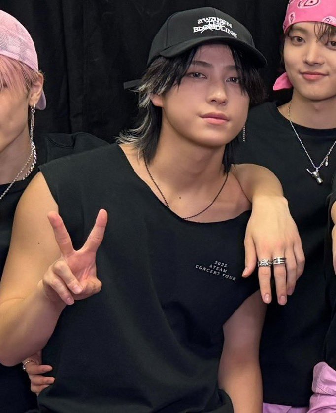 takisbowlcut's tweet image. this is my masc girlfriend like 🙏🙏🙏🙏🙏🙏🙏