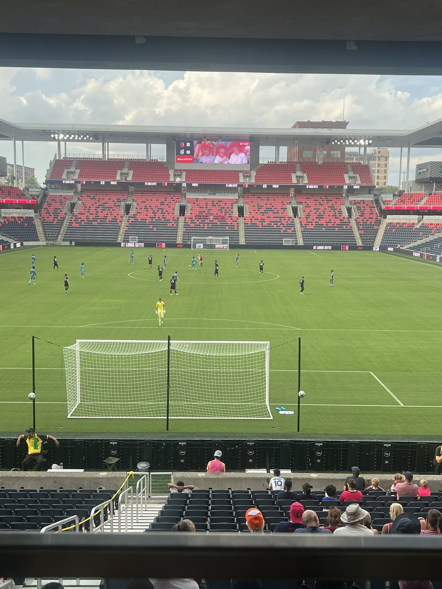 flyingmonkey13's tweet image. To be here and to know my kid is practicing with amazing athletes. I’m so thankful. The best city. The best club. #stlcity #allforcity