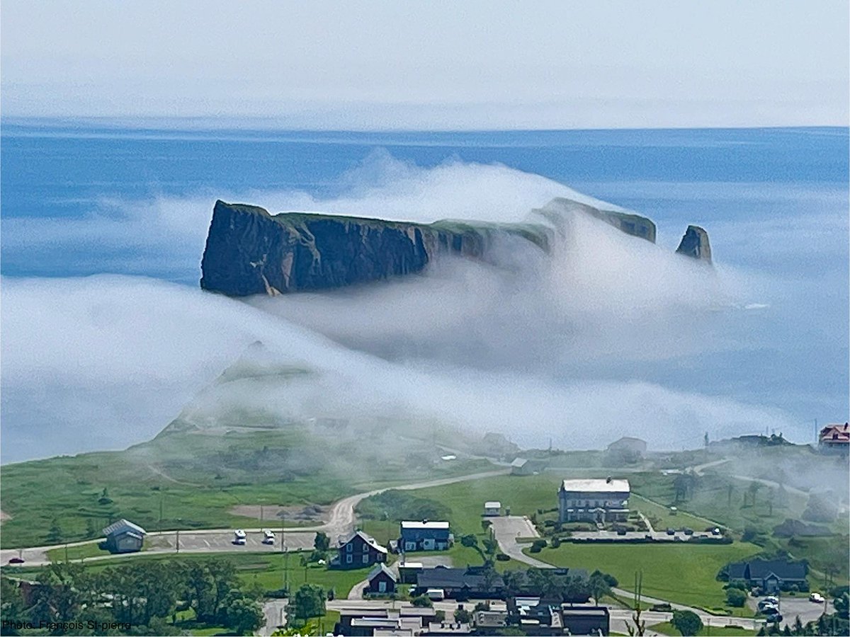 Le Rocher Percé dans la brume, 2 juillet 2025... #Gaspésie #BeautéduQuébec
Crédit photo: François StPier (Les beaux paysages d'ici et d'ailleurs)