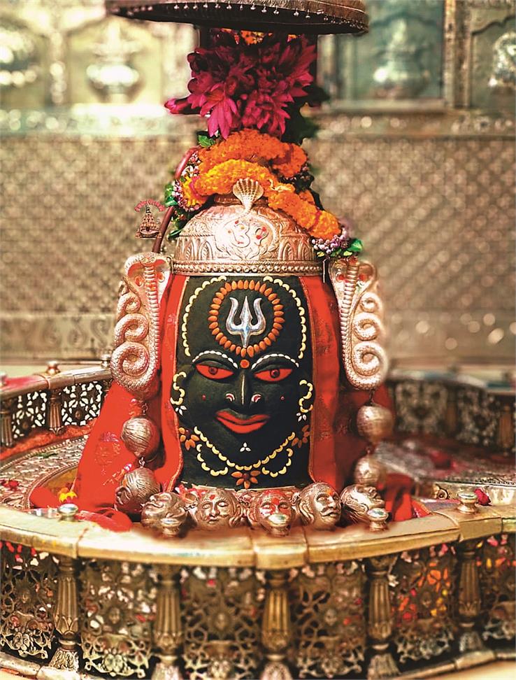 rupam_sharm's tweet image. सावन के पावन सोमवार के दिन महाकालेश्वर प्रभु का दिव्य अलौकिक श्रृंगार दर्शन मात्र से पूरा दिन सकारात्मक गुजरेगा ‼️

जय श्री महाकाल 🙏