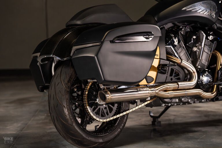 PutiMotor's tweet image. '25 インディアンChieftain PowerPlus 112を、🇺🇸Kraus Motor Co.がカスタマイズ❗️
パフォーマンス・バガー文化へのオマージュで、まさにストリートをぶっ飛ばす為のバイク。
無駄なものは一切なし。
上品でありながら、力強く、まさにビジネスそのもの😳
bikeexif.com/indian-chiefta…