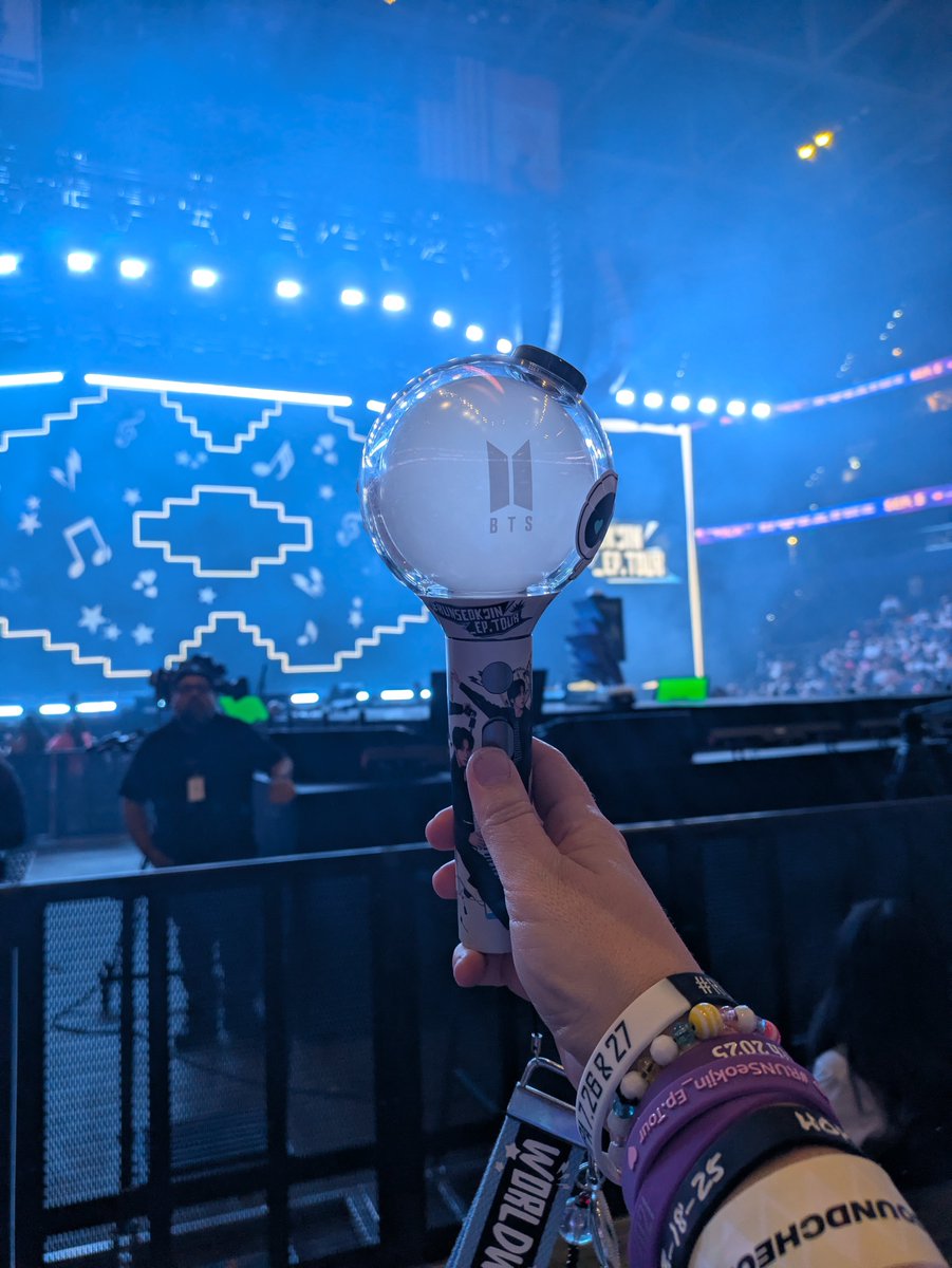 myBTSstanacct's tweet image. I&apos;m so close I&apos;m shaking 😭I&apos;m going to see Jin with my own eyes and now the jumbotron