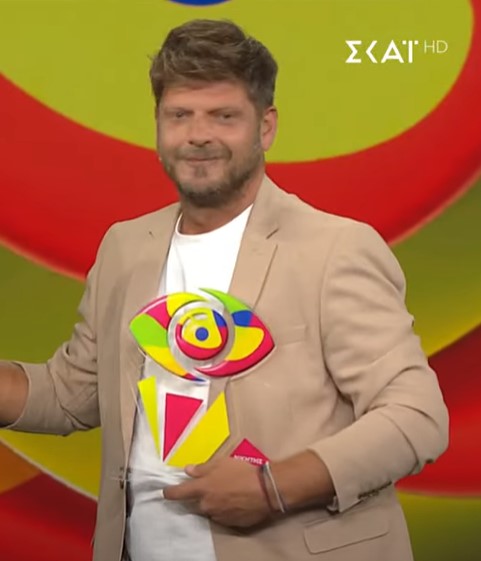 LocoWorldGR2's tweet image. Το πήρε με το σπαθί του. Αρκεί &amp;amp; μόνο να συγκρίνετε τα βίντεο του Ν. &amp;amp; του Χ. Με το καλό, καλοφάγωτο το έπαθλο &amp;amp; με υγεία. Ενα μεγάλο ΜΠΡΑΒΟ στον κόσμο που έπραξε το ΣΩΣΤΟ. 

#bigbrothergreece #BigBrotherGR #bbgr #skaitvgr #ντεντο #fypシ #foryouシ #Ελλαδα #Κυπρος #dedo #Λαγουτης