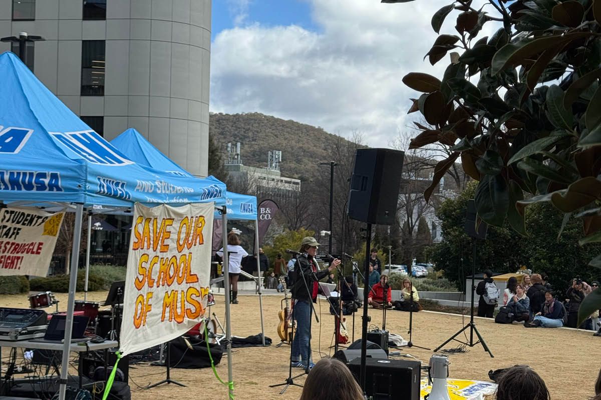 CHASS_Aus's tweet image. Australian music students bite back at ANU cuts

The Australian Music Students&apos; Association calls ANU&apos;s proposed cuts &quot;an appalling proposal that is entirely offensive to all musicians around the country&quot;. 

buff.ly/Bo6tpXK