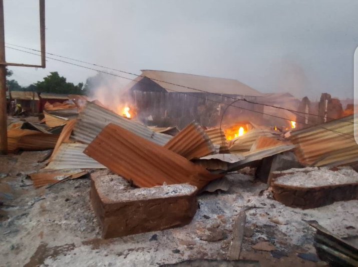 🚨BREAKING: 40 CHRISTIANS KILLED AT CHURCH IN DR CONGO

🚩PLEASE SHARE.🇨🇩🇨🇩

—40 Christians were SLAUGHTERED by ISIS linked-ADF terrorists as they worshipped at church today in Komanda, DRC. 

At least 40 dead in the attack carried out with firearms and machetes.

The attack in