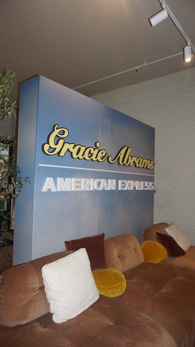 bad4sabs's tweet image. HELLO GRACIE POP UP ⭐️⭐️⭐️