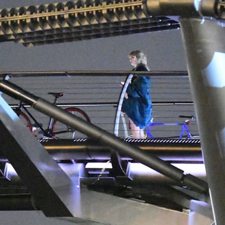 msidnights's tweet photo. 🚨🚨🚨TAYLOR FOI VISTA FILMANDO EM LA https://t.co/t5hZGfFNVr