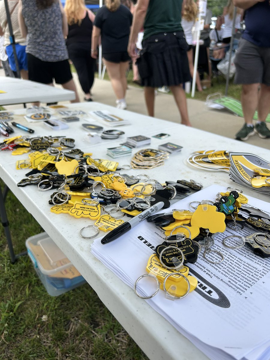 Centerville Track & Field (@trackelks) on Twitter photo Hated that the EPND event was canceled tonight but it was still great to be apart of a community event like this!! Stop up to west 263 and grab some stickers when we return to school soon <a href="/chselksad/">Centerville Athletics</a> Hated that the EPND event was canceled tonight but it was still great to be apart of a community event like this!! Stop up to west 263 and grab some stickers when we return to school soon <a href="/chselksad/">Centerville Athletics</a>