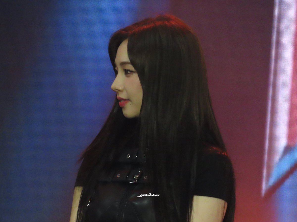 jjimbluu's tweet image. yu jimin and her flawless impeccable side profile…🧎‍♀️