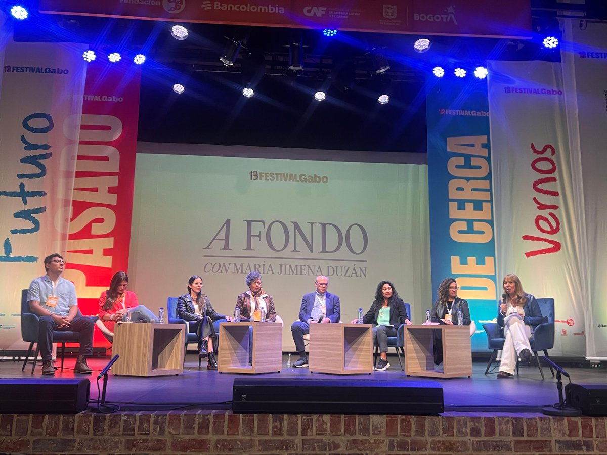 Fundación Gabo (@fundaciongabo) on Twitter photo 📢 #Comenzamos el evento de cierre del <a href="/FestivalGabo/">Festival Gabo</a>: el pódcast en vivo ‘A fondo con <a href="/MJDuzan/">María Jimena Duzán</a>. ¿Cómo se ejerce el poder en América Latina?’, en el auditorio del <a href="/gimnasiomoderno/">Gimnasio Moderno</a>.
Participan:
<a href="/cefeche/">Carlos F Chamorro</a>
<a href="/VianaNatalia/">Natalia Viana 🇧🇷</a>
<a href="/LuzMelyReyes/">Luz Mely Reyes</a>
<a href="/bavelarr/">Bryan Avelar</a>
<a href="/aristeguicnn/">Carmen Aristegui</a>
<a href="/lauzommer/">Laura Zommer</a>
<a href="/itsabela/">Isabela Ponce</a> 📢 #Comenzamos el evento de cierre del <a href="/FestivalGabo/">Festival Gabo</a>: el pódcast en vivo ‘A fondo con <a href="/MJDuzan/">María Jimena Duzán</a>. ¿Cómo se ejerce el poder en América Latina?’, en el auditorio del <a href="/gimnasiomoderno/">Gimnasio Moderno</a>.
Participan:
<a href="/cefeche/">Carlos F Chamorro</a>
<a href="/VianaNatalia/">Natalia Viana 🇧🇷</a>
<a href="/LuzMelyReyes/">Luz Mely Reyes</a>
<a href="/bavelarr/">Bryan Avelar</a>
<a href="/aristeguicnn/">Carmen Aristegui</a>
<a href="/lauzommer/">Laura Zommer</a>
<a href="/itsabela/">Isabela Ponce</a>