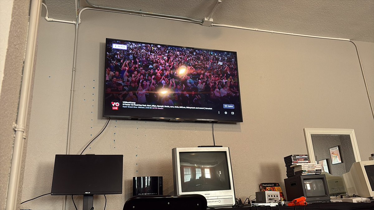 Yab0_DaKirby's tweet image. All the smashers left now I’m all alone in da hub watching S Factor 😭