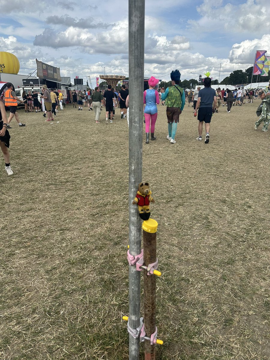 KHSYD11's tweet photo. Jeff’s first music festival and he had a amazing time!!  Great bands and amazing atmosphere.  #truckfestival2025 #nothingbuttheives #blossoms #scoutingforgirls #kasabian #maximopark #franzferdinand! https://t.co/iYuA2Gu88q