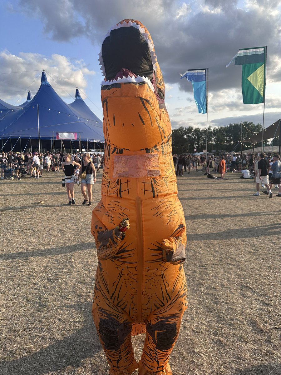 KHSYD11's tweet photo. Jeff’s first music festival and he had a amazing time!!  Great bands and amazing atmosphere.  #truckfestival2025 #nothingbuttheives #blossoms #scoutingforgirls #kasabian #maximopark #franzferdinand! https://t.co/iYuA2Gu88q