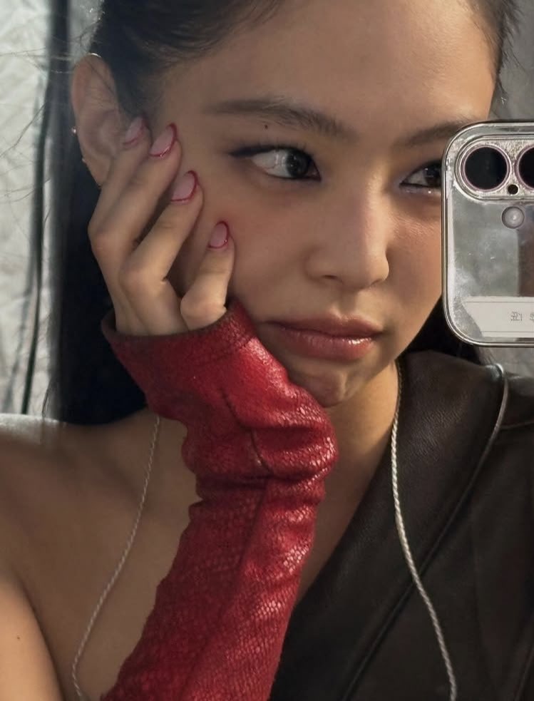 jenscharisma's tweet image. she’s so fine