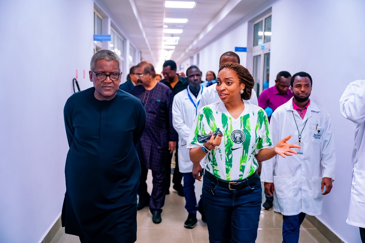 kwarablog's tweet image. Driving Nigeria’s Industrial Future🇳🇬🇳🇬🇳🇬🎯
Today, @joduwole toured the world‑class Dangote Refinery, with Alhaji @AlikoDangote GCON  himself leading the way. This $20 billion investment is far more than a refinery, it is a bold statement of confidence in Nigeria’s economy.…