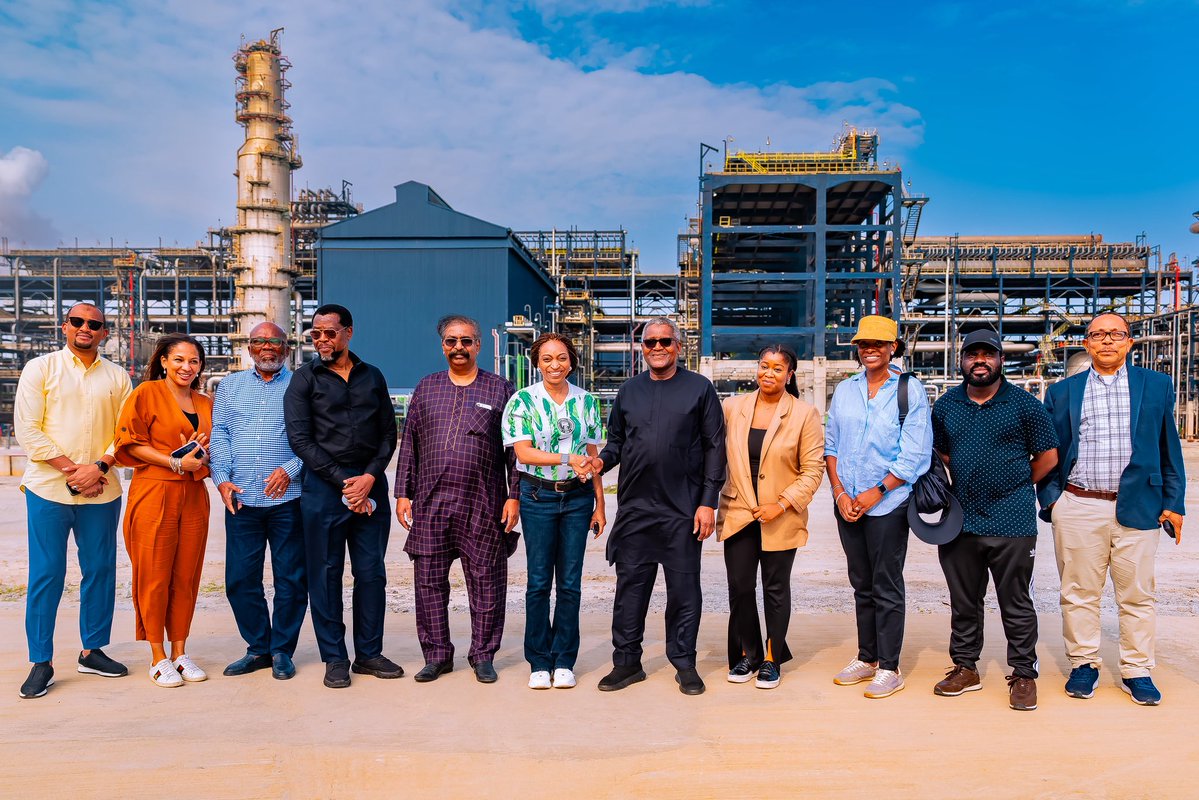 kwarablog's tweet image. Driving Nigeria’s Industrial Future🇳🇬🇳🇬🇳🇬🎯
Today, @joduwole toured the world‑class Dangote Refinery, with Alhaji @AlikoDangote GCON  himself leading the way. This $20 billion investment is far more than a refinery, it is a bold statement of confidence in Nigeria’s economy.…