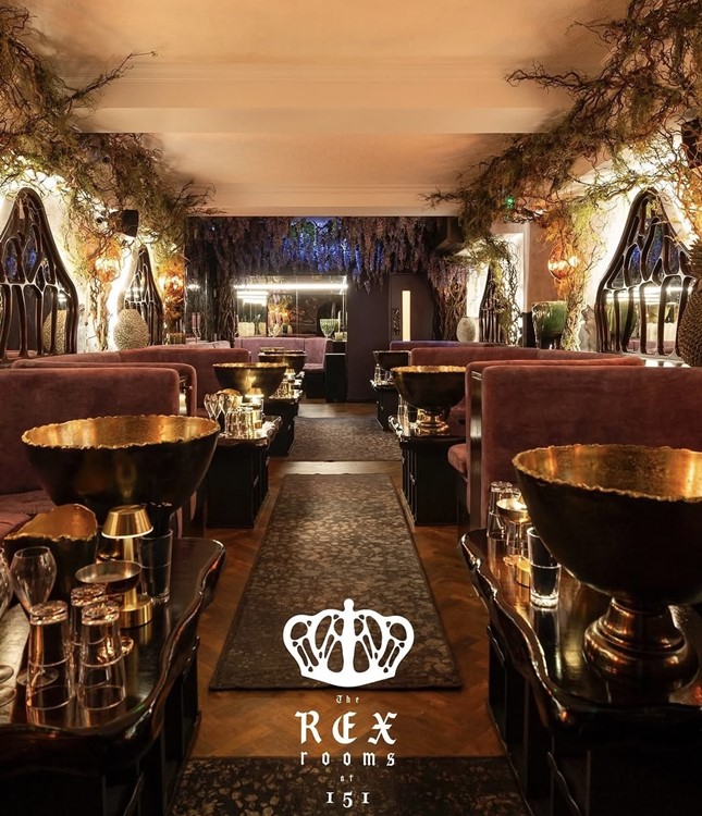 MFRemillard's tweet image. For the curious minds, here's The Rex Rooms at 151 where #MickJagger celebrated his 82th birthday.
#London