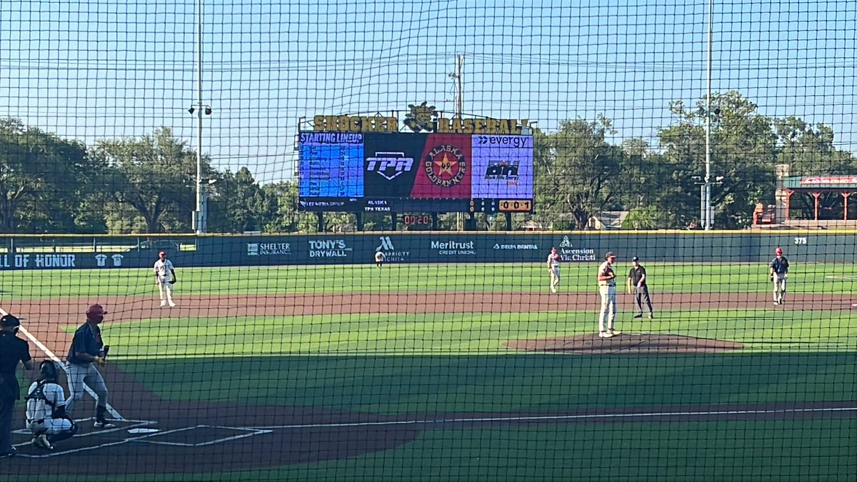 TBMccutchen's tweet image. Final game of @NBCWorldSeries Baseball ‘Round the ⏰! Sleep deprived, sweaty, heart full b/c we have watched tons of good baseball with good friends. Going  live on Insta in about 2 hours-when we have completed the challenge! @EPro04 @CurvedBrim @Amma0121 @StadiumJourney