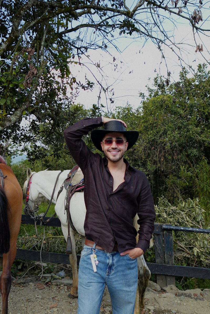 juanpssss's tweet image. you’re a cowboy like me 🐎