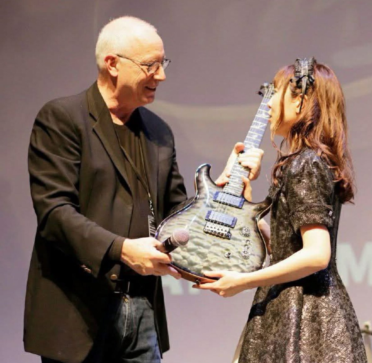 Paul Reed Smith presenting Kanami Töno with the PRS Kanami Limited Edition