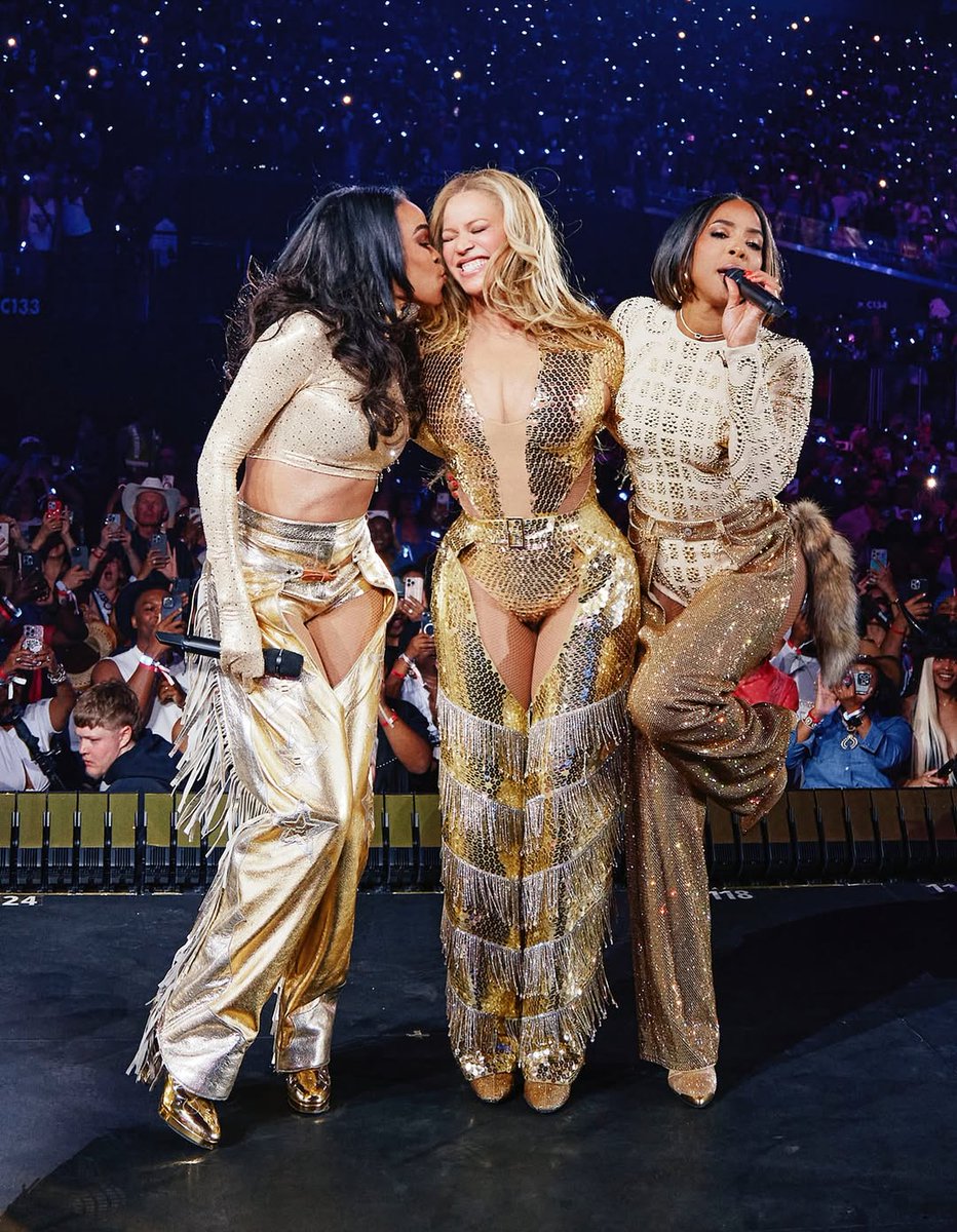 MathewKnowles's tweet image. I could not be prouder to see Destiny’s Child reunited on stage in Las Vegas, especially as Beyoncé closes out the Cowboy Carter tour which broke records and made history throughout its run.
I know people cheer not just for the music, but them together as women and performers…