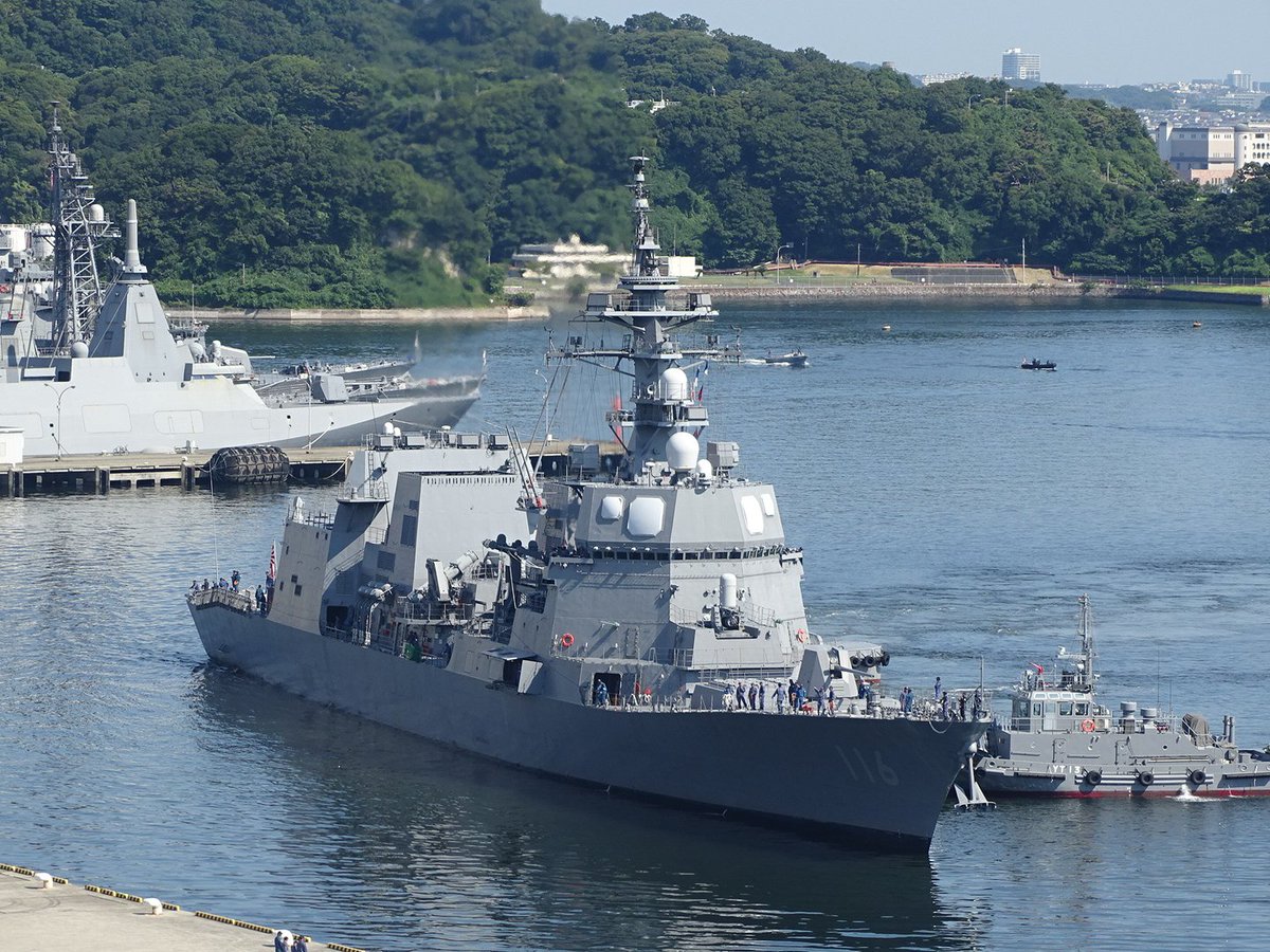 朝方吉倉3を離れた、護衛艦「てるづき（JS Teruzuki, DD-116）」がシフトで逸見東に。公園からスゲー見やすくなって嬉しい。😍😍😍