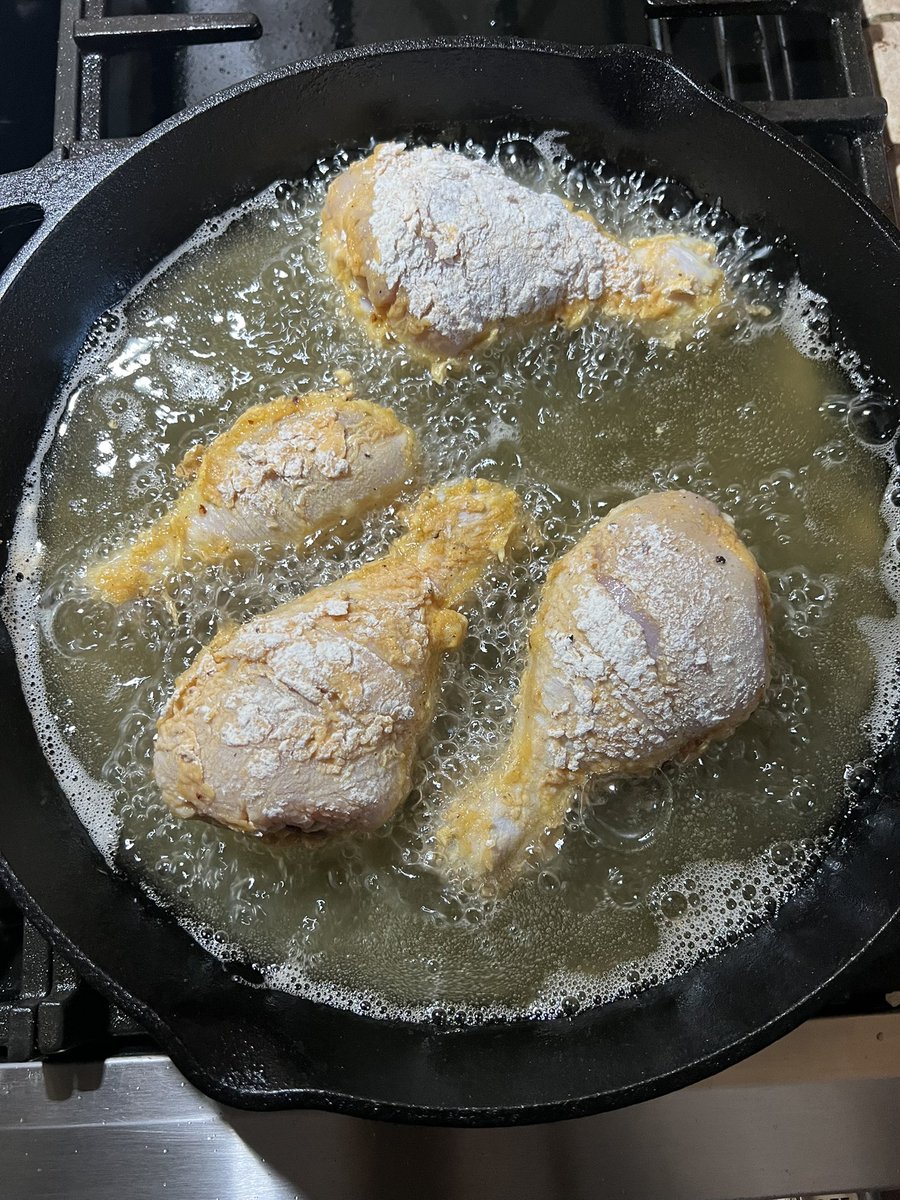 BHern86's tweet image. Birds in the kitchen 🔥
