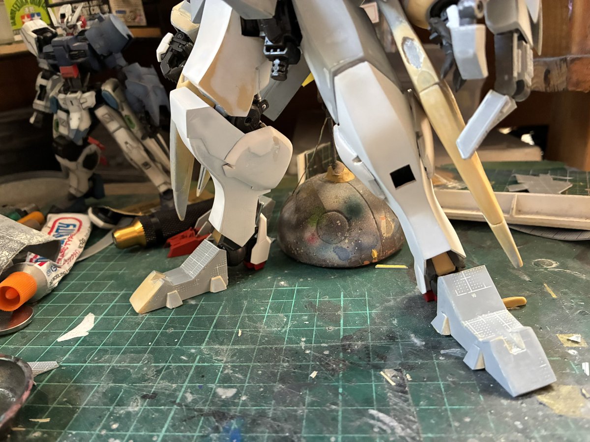 TANCHIChit96714's tweet image. #ガンプラ好きと繋がりたい
アスタロト〜1/100足なんとかここまで
こうやって全体見るとクラウドとかモンハン装備ぽいですよね(*´-`)つぎはぎの装備だからかな(*´꒳`*)サフかってくるか