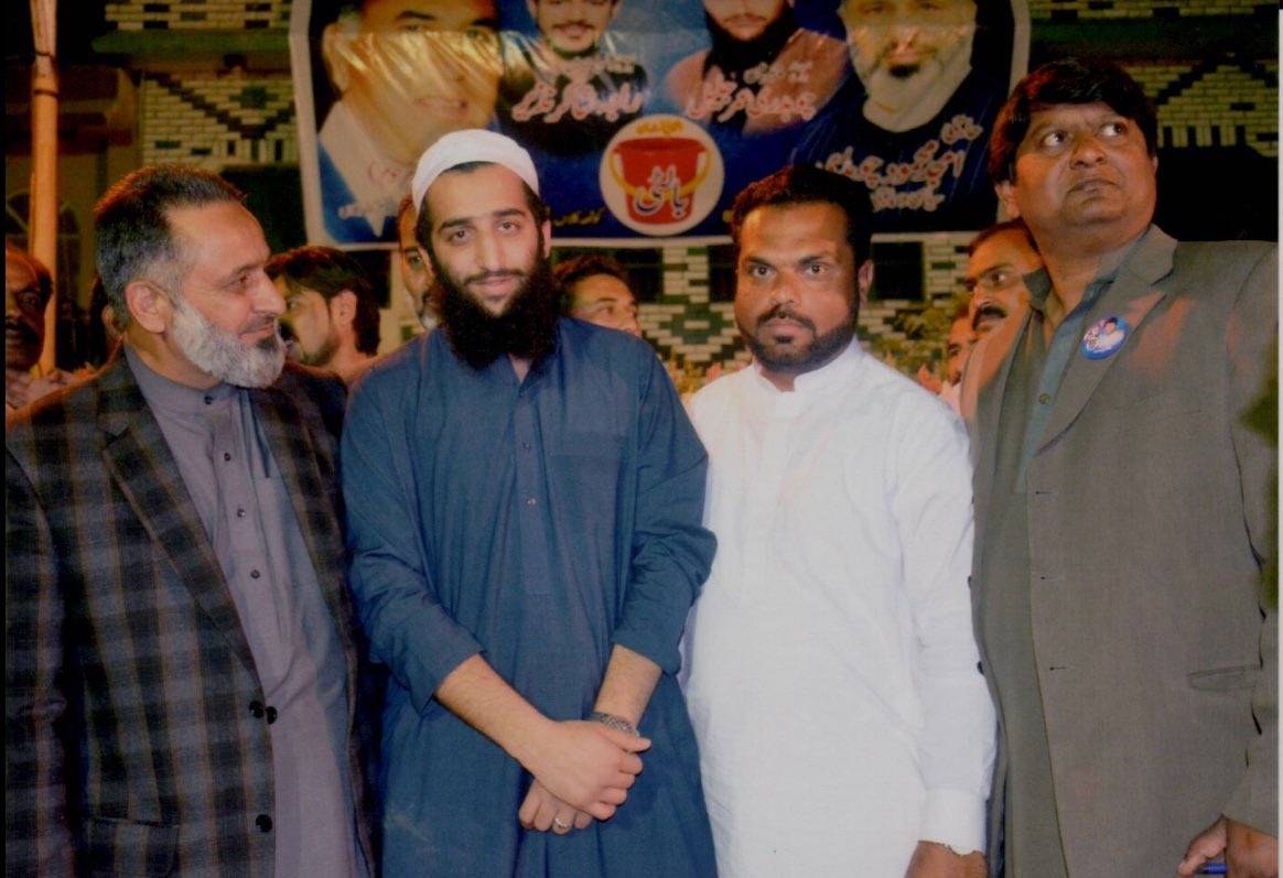 ia_rajpoot's tweet image. #بریکنگ_نیوز
زمین سخت۔۔۔۔۔۔۔آسمان نامہربان
ایف آئی اے و دیگر قانون نافذ کرنے والے اداروں نے جڑواں شہروں راولپنڈی اسلام آباد میں دوبئی میں مقیم بحریہ ٹاؤن کے مالک ملک ریاض حسین کے ساتھیوں پر زمین تنگ و آسمان کا حصول ناممکن بنا دیا۔۔۔۔۔۔
متعدد قریبی ساتھیوں کی گرفتاری بعد اب…