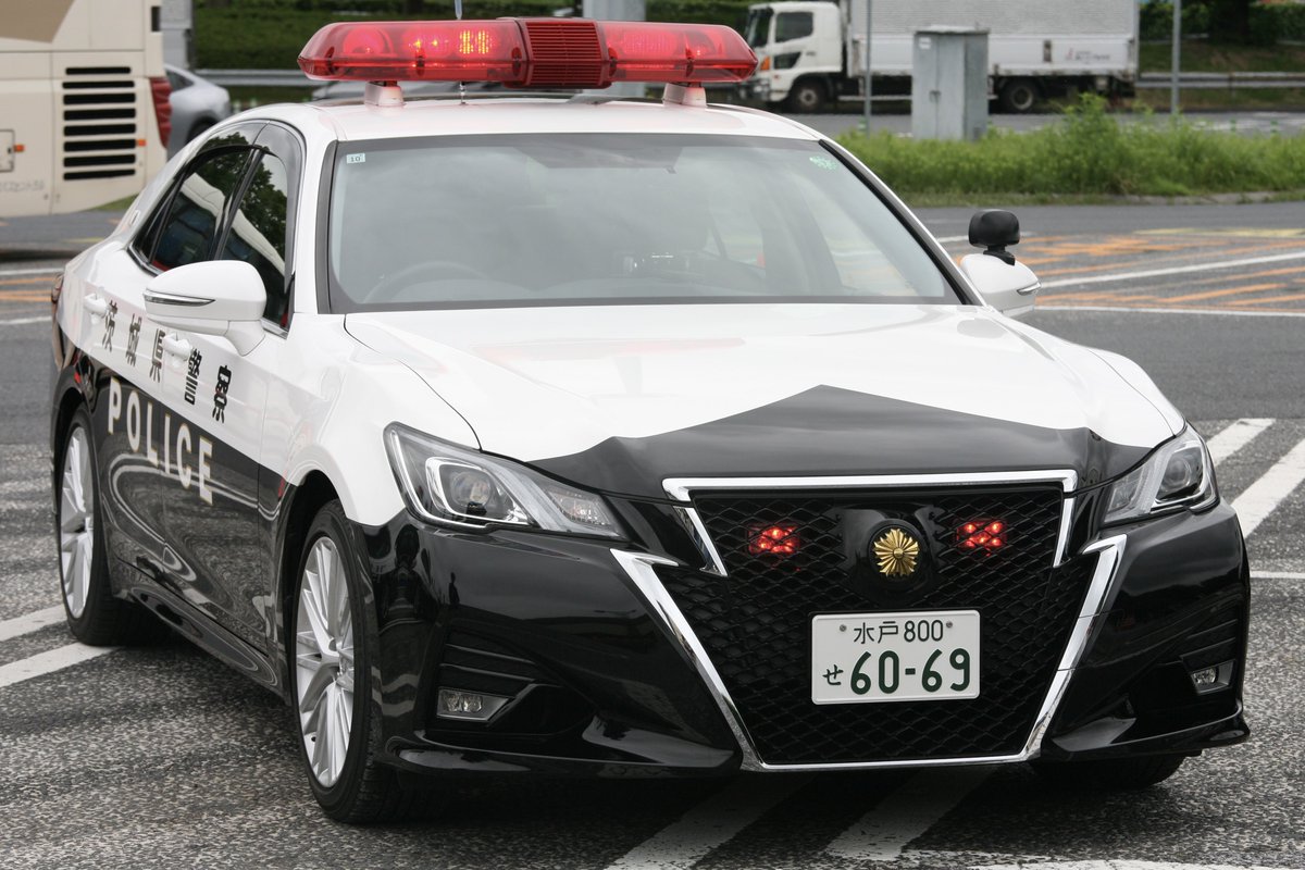 警察3点 em369_1.jpg