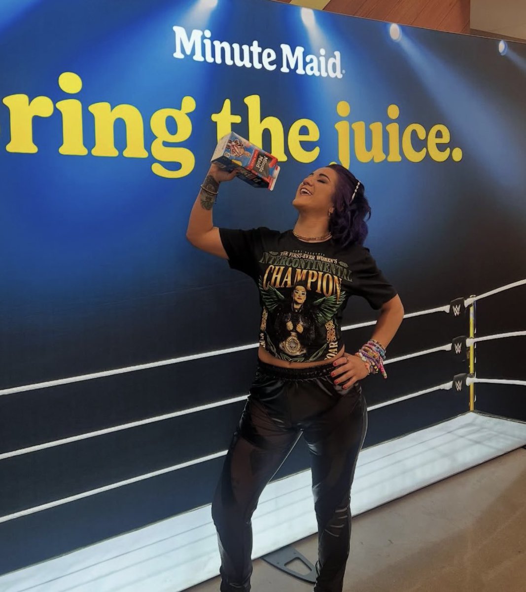 Bayleyscupcakes's tweet image. New photo of Bayley from her meet &amp;amp; greet today 💜★🍋🍓
