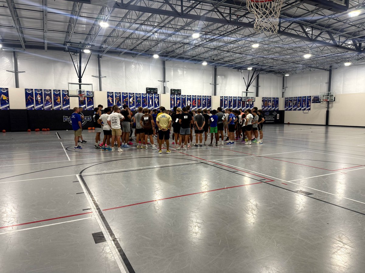 WI Playmakers 2027 E32 (@pm27e32) on Twitter photo Gym filled with a lot of talent all competing for a roster spot!
#playmakerfamily
<a href="/WIPlaymakers/">Wisconsin Playmakers</a>
<a href="/newbalancehoops/">New Balance Basketball</a> Gym filled with a lot of talent all competing for a roster spot!
#playmakerfamily
<a href="/WIPlaymakers/">Wisconsin Playmakers</a>
<a href="/newbalancehoops/">New Balance Basketball</a>