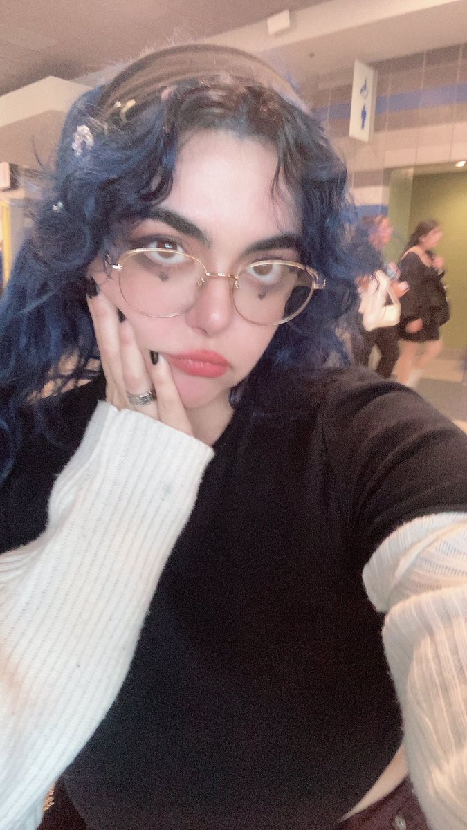 Ado concert fit: knee immobilizer edition

I owe manager-san and my friends for wheeling me around all weekend 🥺💙💙💙